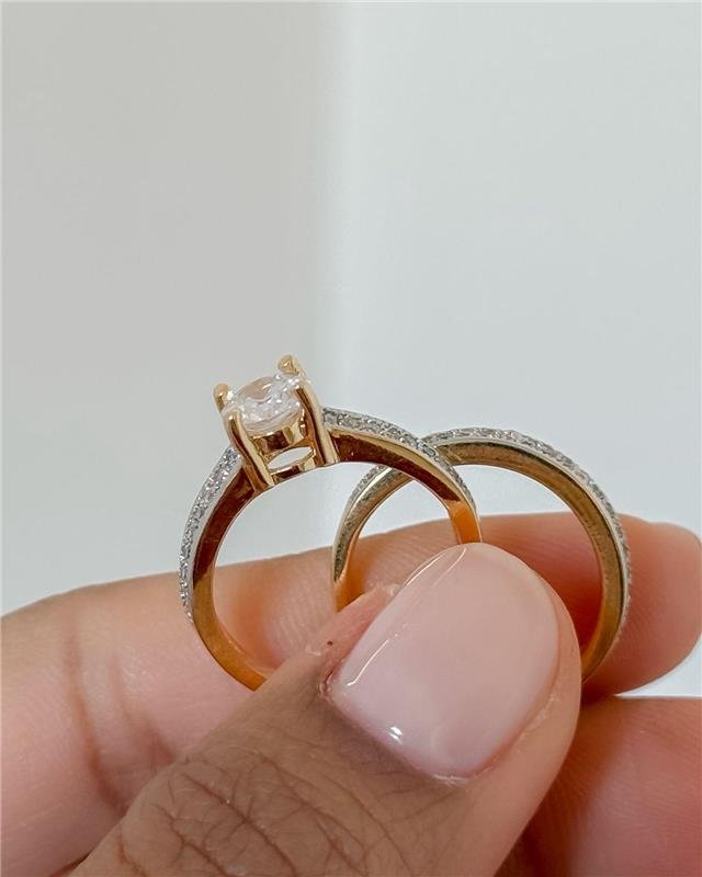 ANEL SOLITÁRIO DUPLO COM MICROZIRCÔNIAS FOLHEADO A OURO