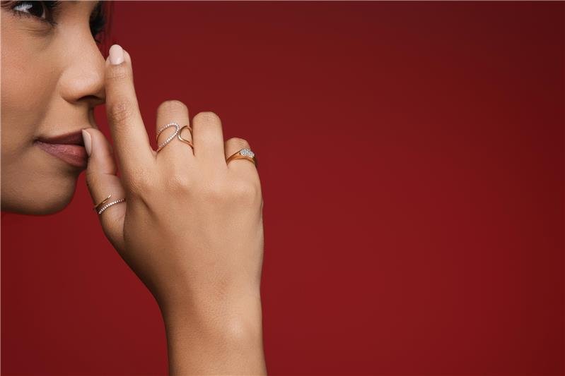 ANEL REGULÁVEL ESPIRAL COM PONTA CRAVEJADA FOLHEADO A OURO