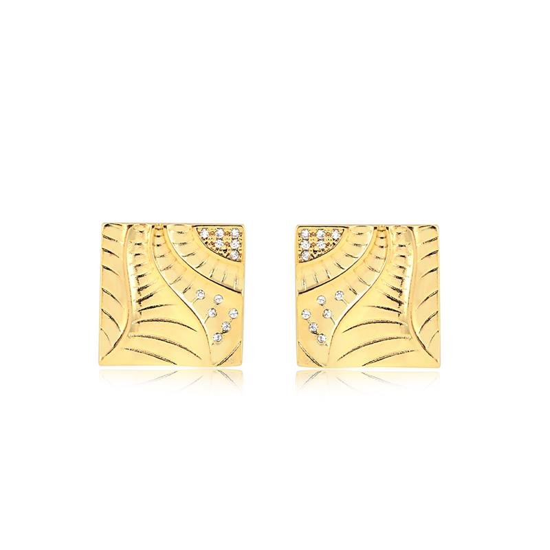 BRINCO QUADRADO COM DETALHES E PEDRAS DE ZIRCÔNIAS FOLHEADO A OURO