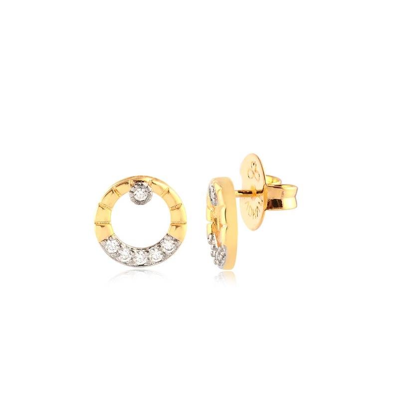 BRINCO REDONDO VAZADO COM PEDRAS CRISTAL FOLHEADO A OURO