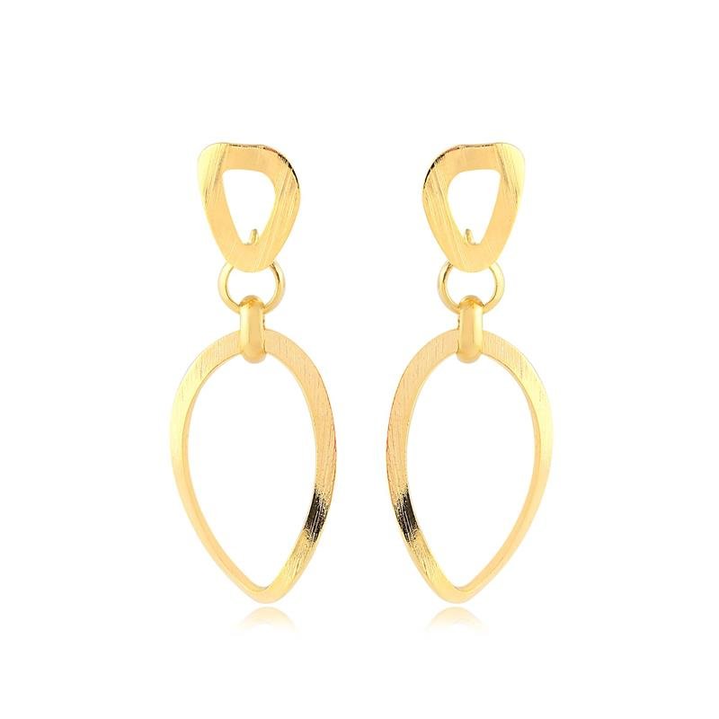 BRINCO FORMA GEOMÉTRICA COM ELO MAIOR OVAL TORCIDO FOLHEADO A OURO