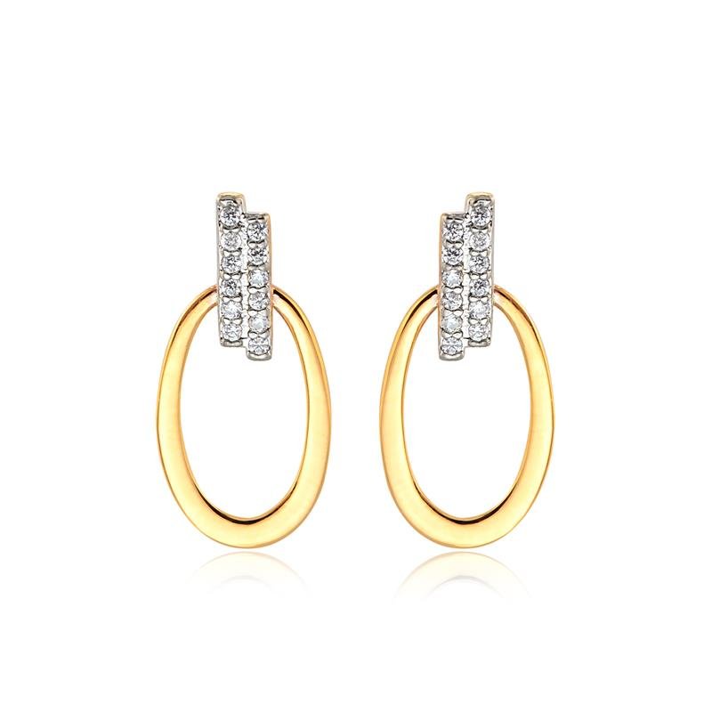 BRINCO OVAL COM DETALHE EM PEDRAS DE ZIRCONIAS FOLHEADO A OURO