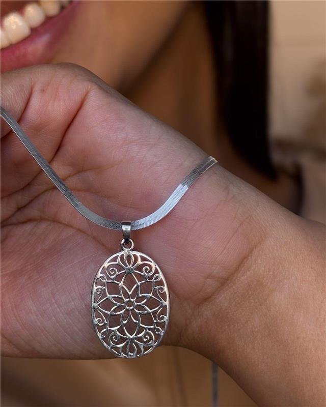 PINGENTE MANDALA OVAL FLORAL 20X30 EM PRATA 925